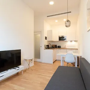 https://arena-apartment.it-lombardy.com