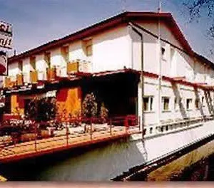 https://hotel-tre-santi.hotelinveneto.com